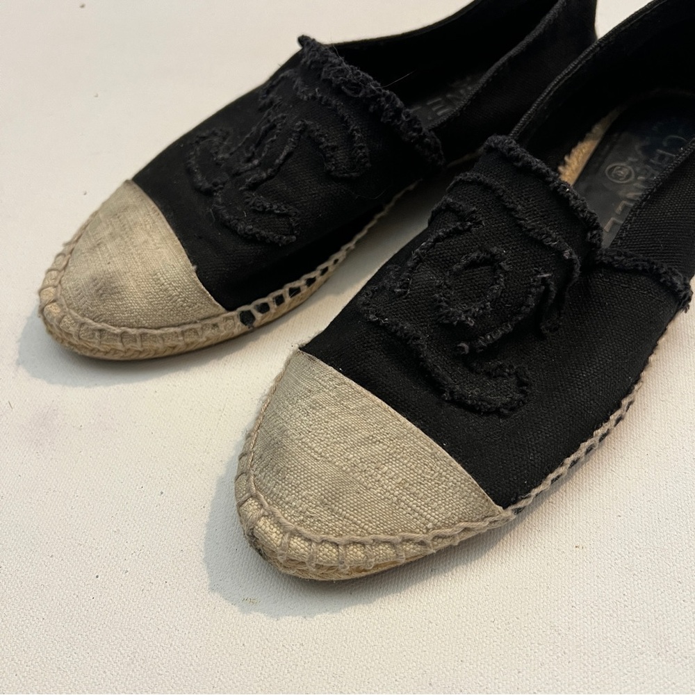 Classic CHANEL Black and Cream Canvas Espadrilles Shoes Sz 39 8 - Picture 5 of 14